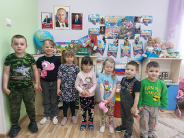 ⚡️Каждый понедельник по традиции начинается в нашем детском саду с исполнения гимна РФ ⚡️Каждый понедельник по традиции начинается в нашем детском саду с исполнения гимна РФ.