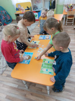 Изучаем тему "Я- человек!" Изучаем тему "Я- человек!".