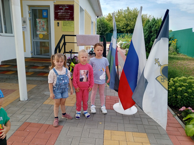 Продолжаем воспитывать патриотизм у Воспитанников ДОУ Продолжаем воспитывать патриотизм у Воспитанников ДОУ.